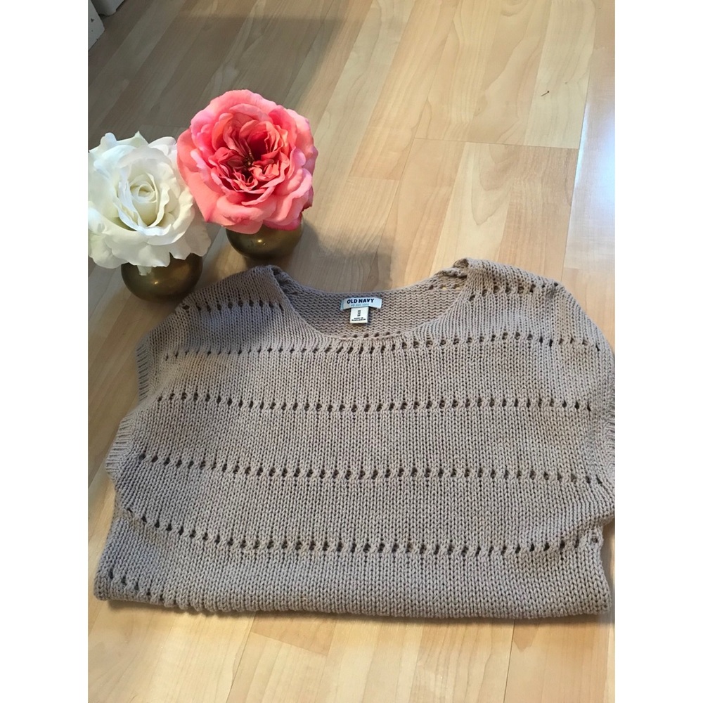 Short sleeved sweater